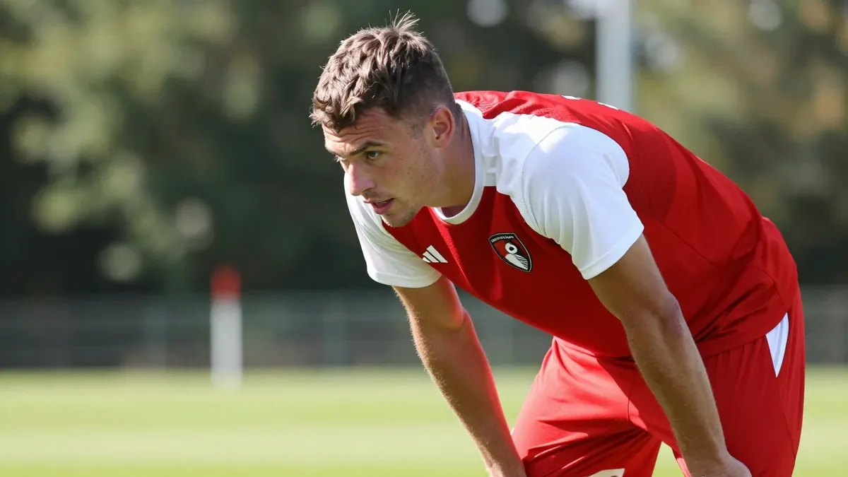 Liverpool manager Andoni Iraola expresses full confidence in Florian Wirtz and Bradley Barcola ahead of his return to...