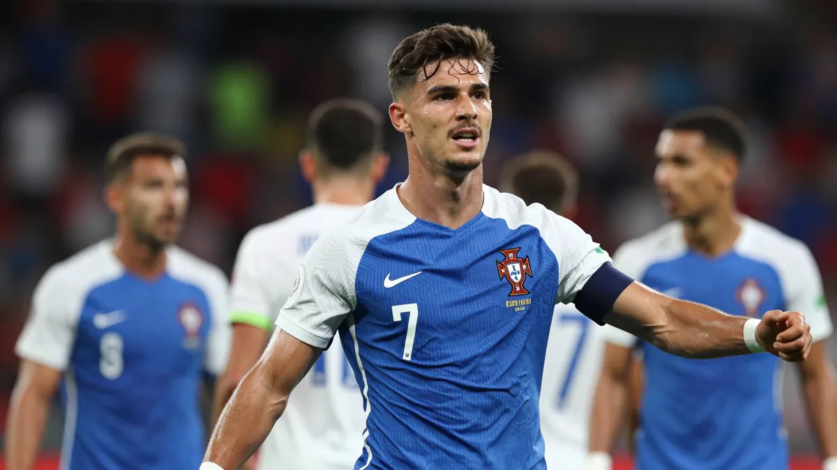 Bournemouth agree £26m fee for Benfica defender Silva, a key signing for the Cherries