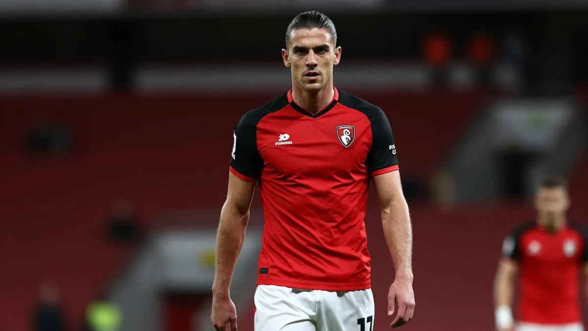 Bournemouth confirm the signing of Sevilla right-back Juanlu for €13m